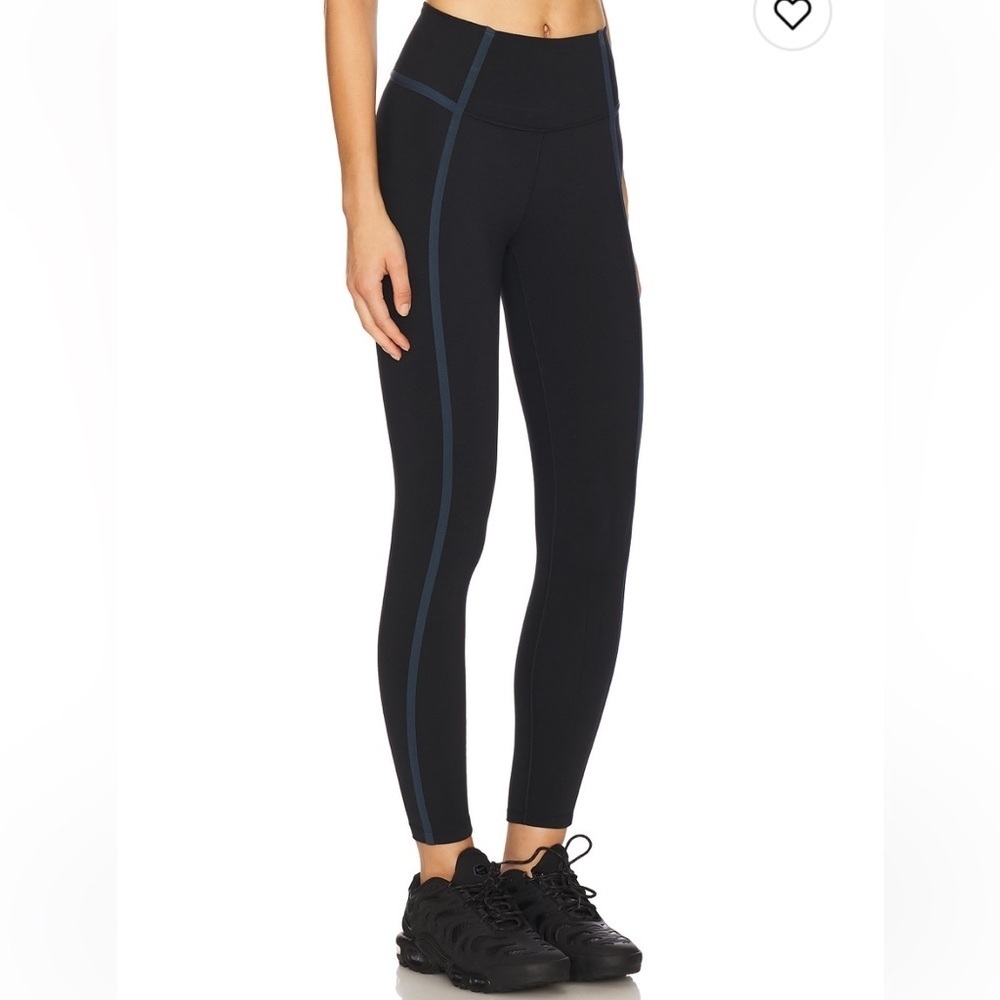 Nike 7/8 Sleek Black Leggings with Blue Stripes. Super Soft Stretchy Fabric.